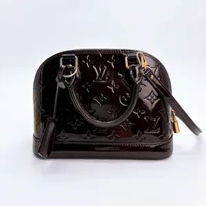 Pre-owned Louis Vuitton Vernis Crossbody Bags Alma BB Cherry
