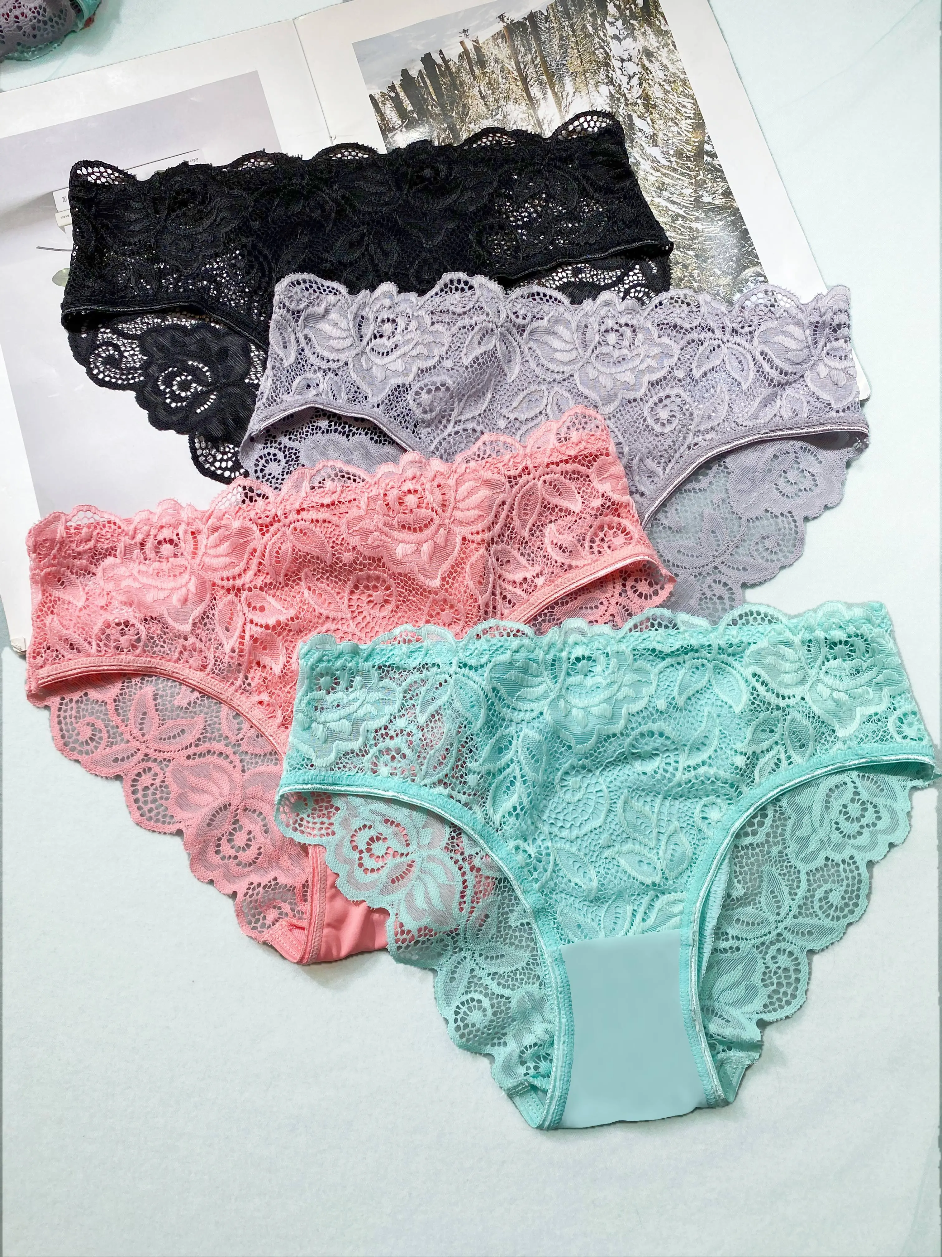Women's Cute 18-Pack Seamless Briefs - Low-Rise Cut, Soft Fabric, Lightweight, Breathable, Stretchy, No Tightness, Invisible Wear, 4-Season Versatile, Ideal for Daily Wear & Outdoor Activities, Period Underwear, Thong Underwear for Women