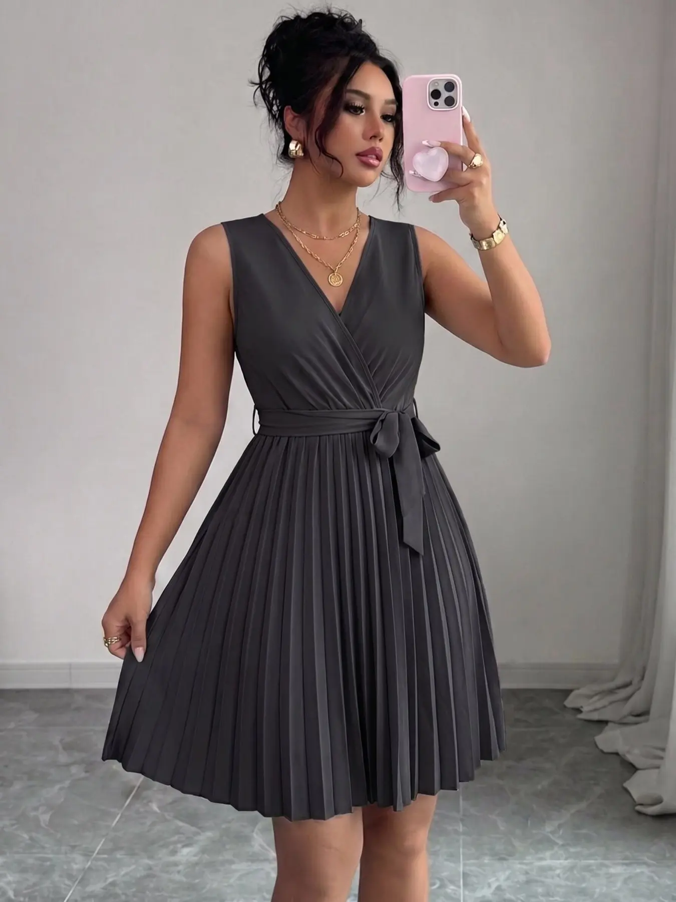 Summer Casual Wear Cross V-Neck Tie Back Sleeveless Waist Cinched Belt Pleated Solid Color Elegant Basic Dress, Women's Fashion Midi Dress, Pleated Beach Dress