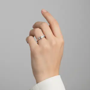 14K White Gold Women's Diamond Ring - 0.33ct