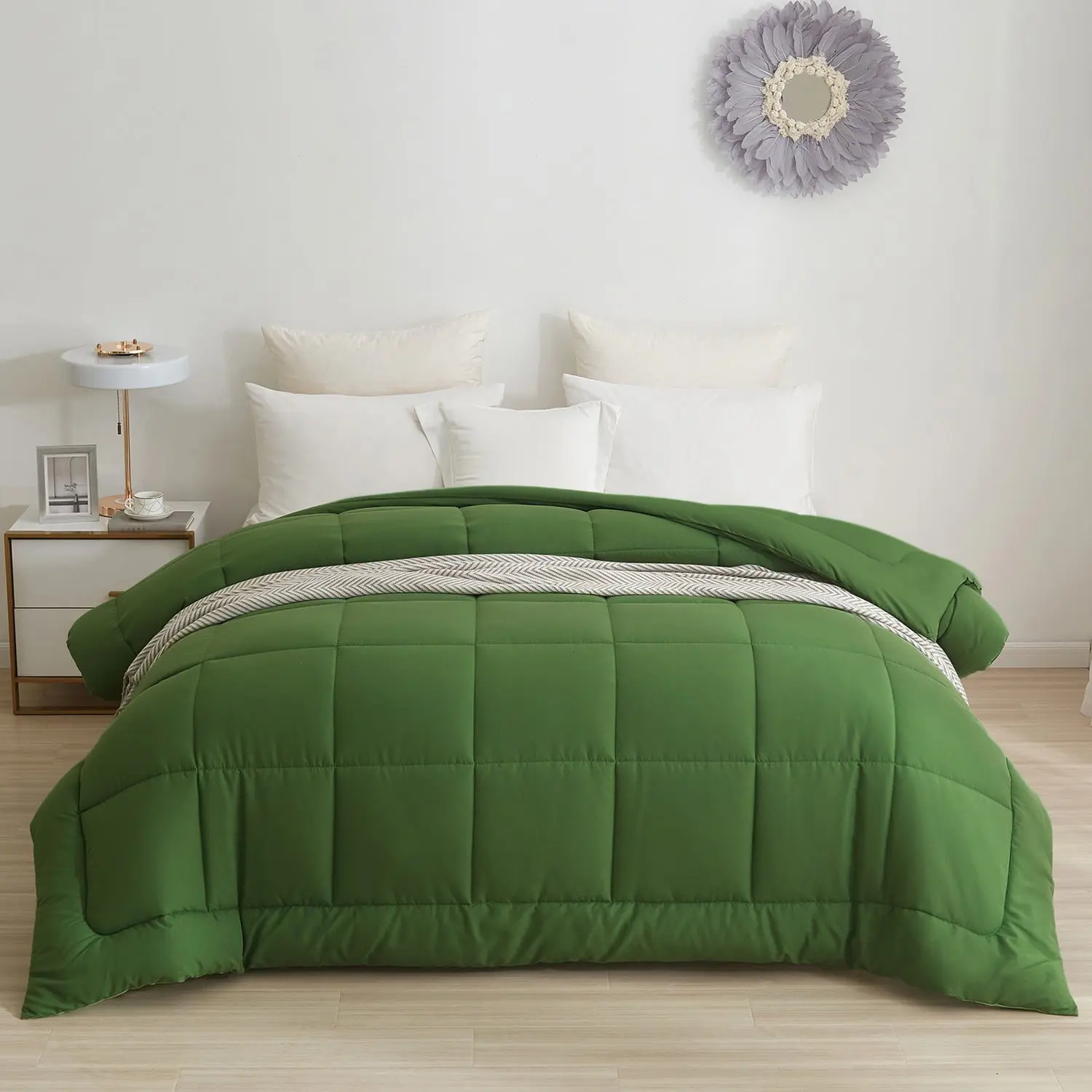 BedTreat Down Alternative Comforter Twin Duvet Insert With Corner Tabs, All Season Quilted Bed Comforter Box-Stitched Twin Comforter Green，Machine Washable Microfiber Bedding