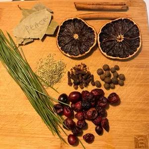 Taylors Wicked Apples Holiday Simmer Pot Kit Stovetop Potpourri with Dried Fruits & Spices Yule Tide Greetings Scent Handmade Gift for Cozy Atmosphere