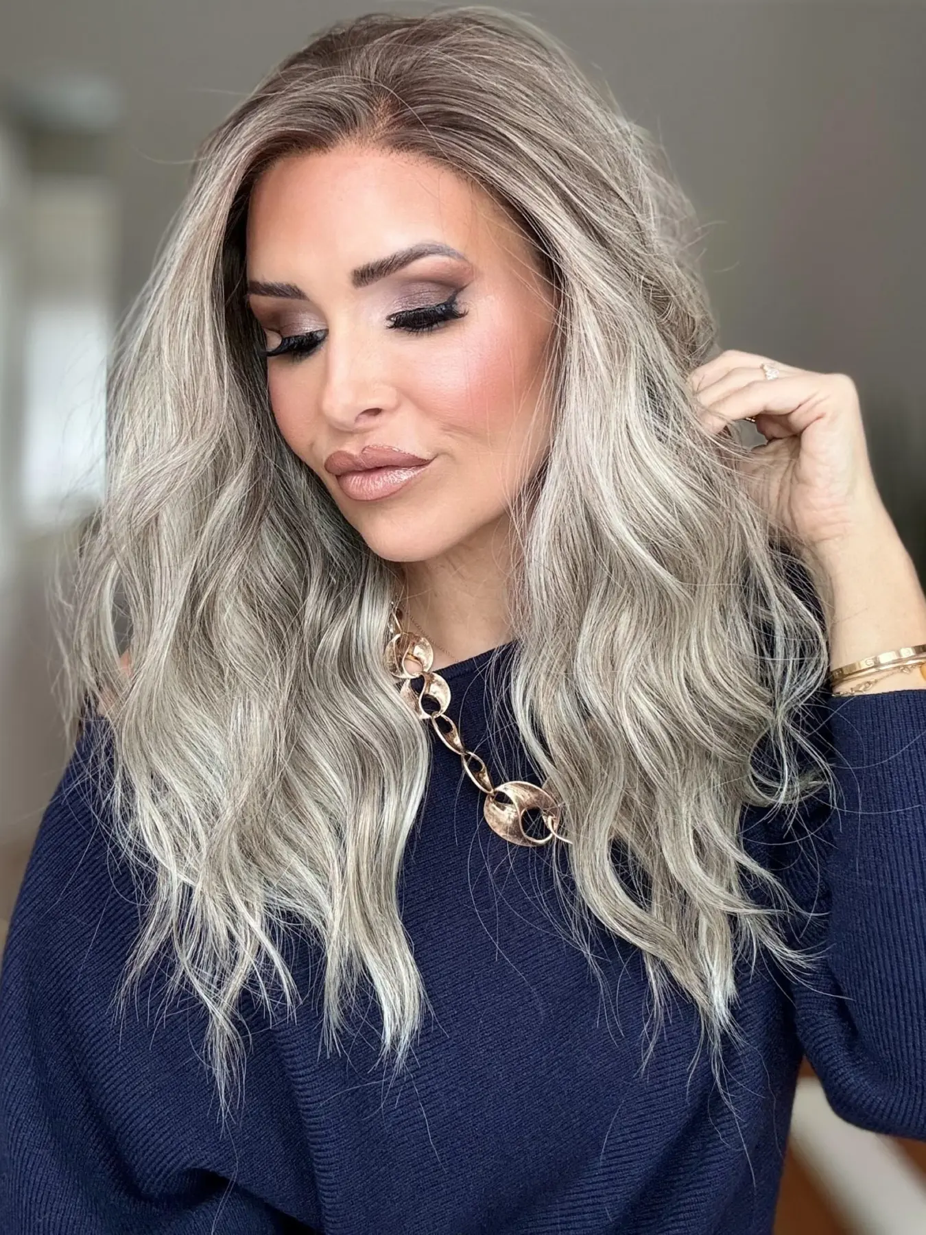 MACA BAKA Stella White Gray Ombre Highlight Water Wave 13x6 Lace Front Wig with Scandinavian Hairline 16 Inches Medium Length Loose Curly Grandma Grey HD Synthetic Lace Front Wigs for Women Pre Plucked, Platinum Blonde Wigs, Glueless Wigs