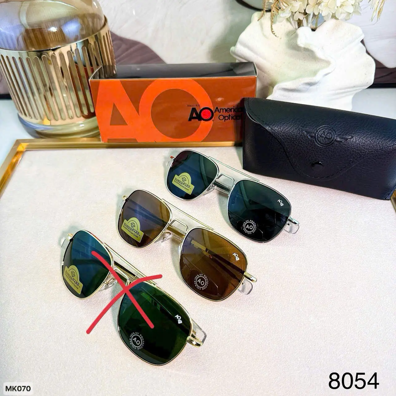 Classic-style sunglasses featuring UV400 polarized lenses and square metal frames—ideal for driving and outdoor activities, suitable for both men and women.