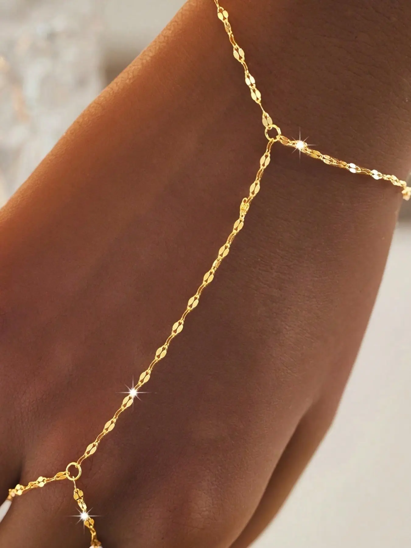 1pc Minimalist，Personality and Shiny Hand Chain & Finger Ring Set， Minimalist Elegant Lip Chain Finger Bracelet, Suitable For Women Daily Wear, Dating, Party, Gift For Friends And Family