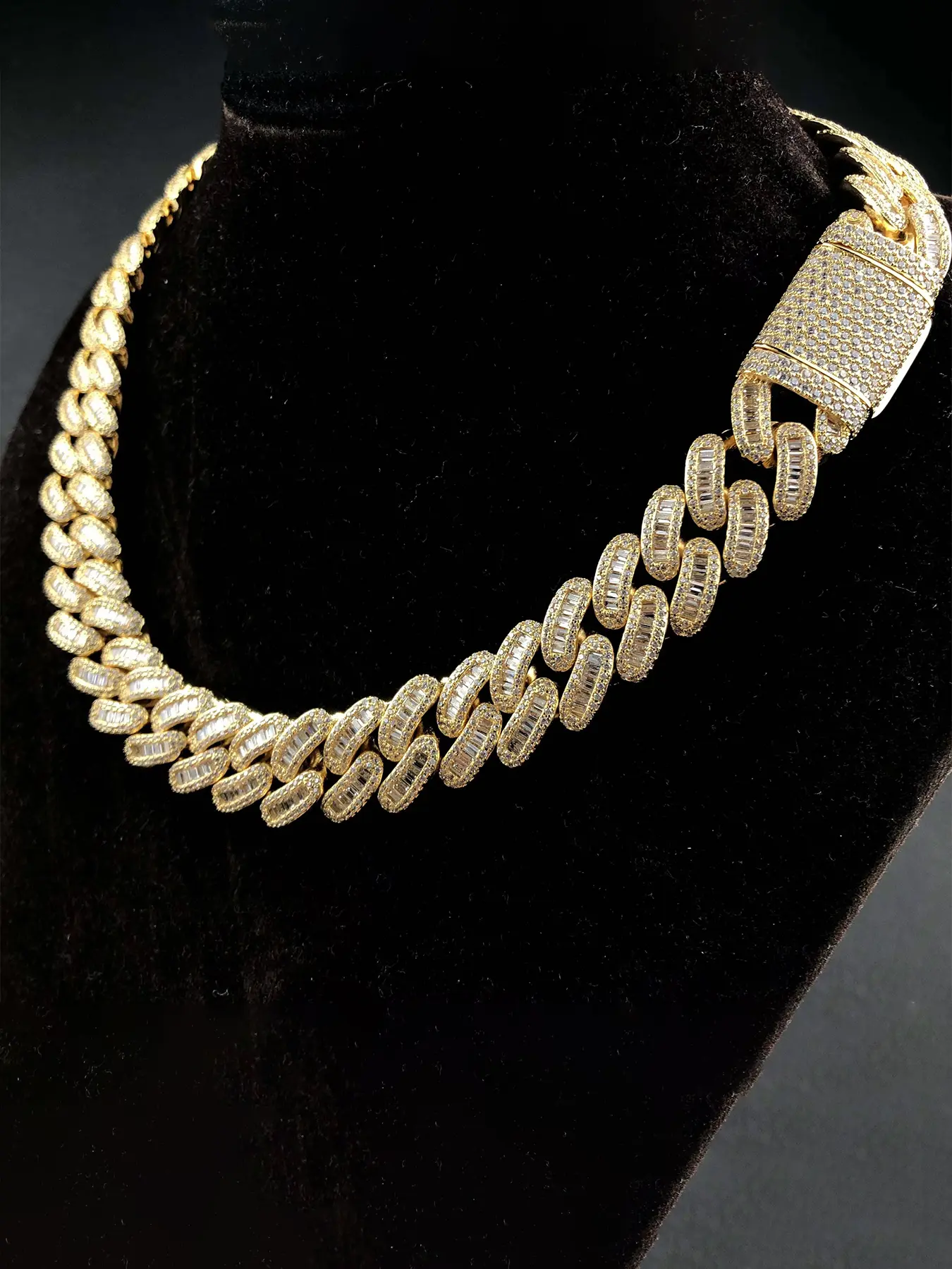15mm gold-plated jewelry hip-hop chain, hip-hop rap style luxury unisex Cuban chain necklace, classical glory hip-hop Cuban chain accessory, gift for friends and family, Easter and Thanksgiving gift for men and women, Sparkling Zirconia