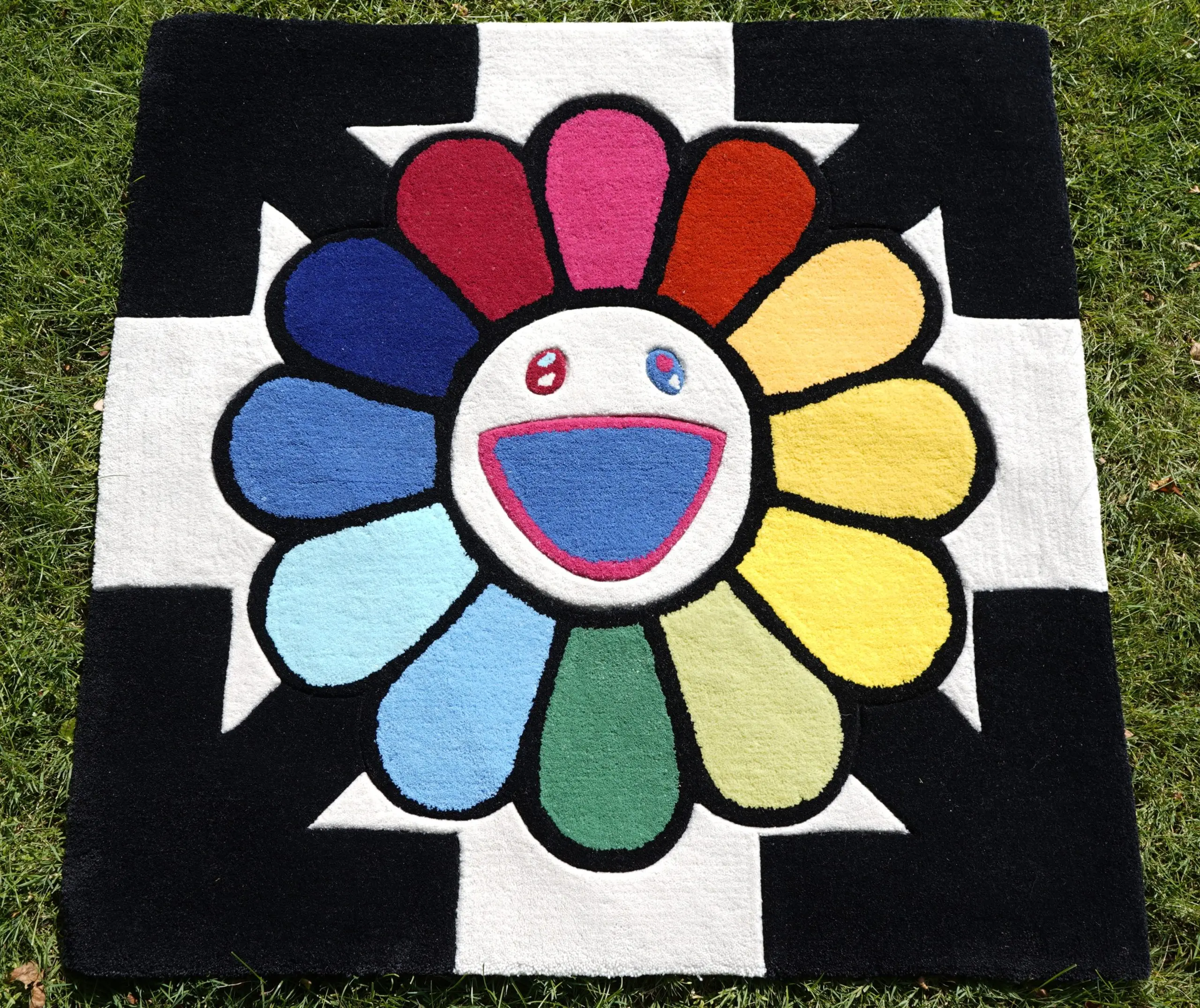 Handmade Rug Takshi Murakami*Off White 39″ x 39″