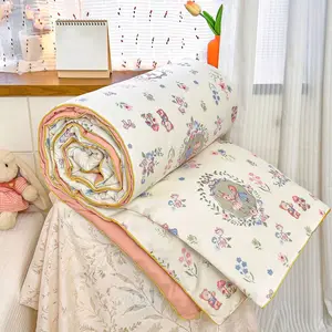 Garden Rabbit Pink Floral Print Summer Lightweight Quilt: Ultra-soft air-conditioning quilt and summer cooling blanket, perfect for summer bedrooms, offices, living rooms, and home relaxation, Breathable Summer Quilt