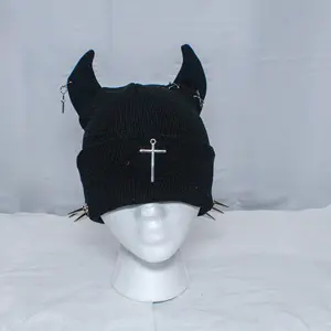 Spikes devil horn beanie