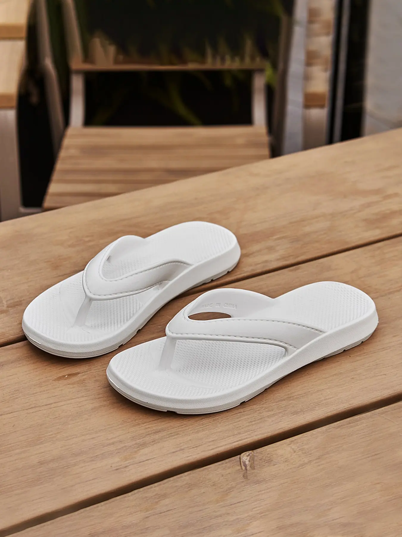 Unisex Classic Thick Sole Flip Flops – Ultra Soft Cushioned EVA Thong Sandals, Non-Slip Casual Beach & Shower Slippers, Flat Sandals, Casual Fashion Footwear