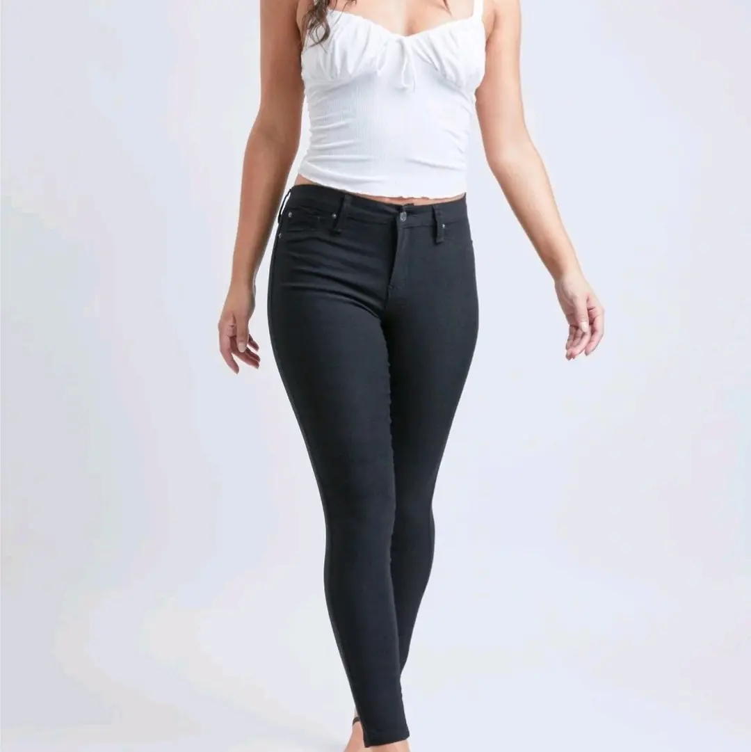 YMI JUNIOR HYPERSTRETCH MID-RISE SKINNY JEAN Fabric Fit