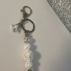 White rose keychain