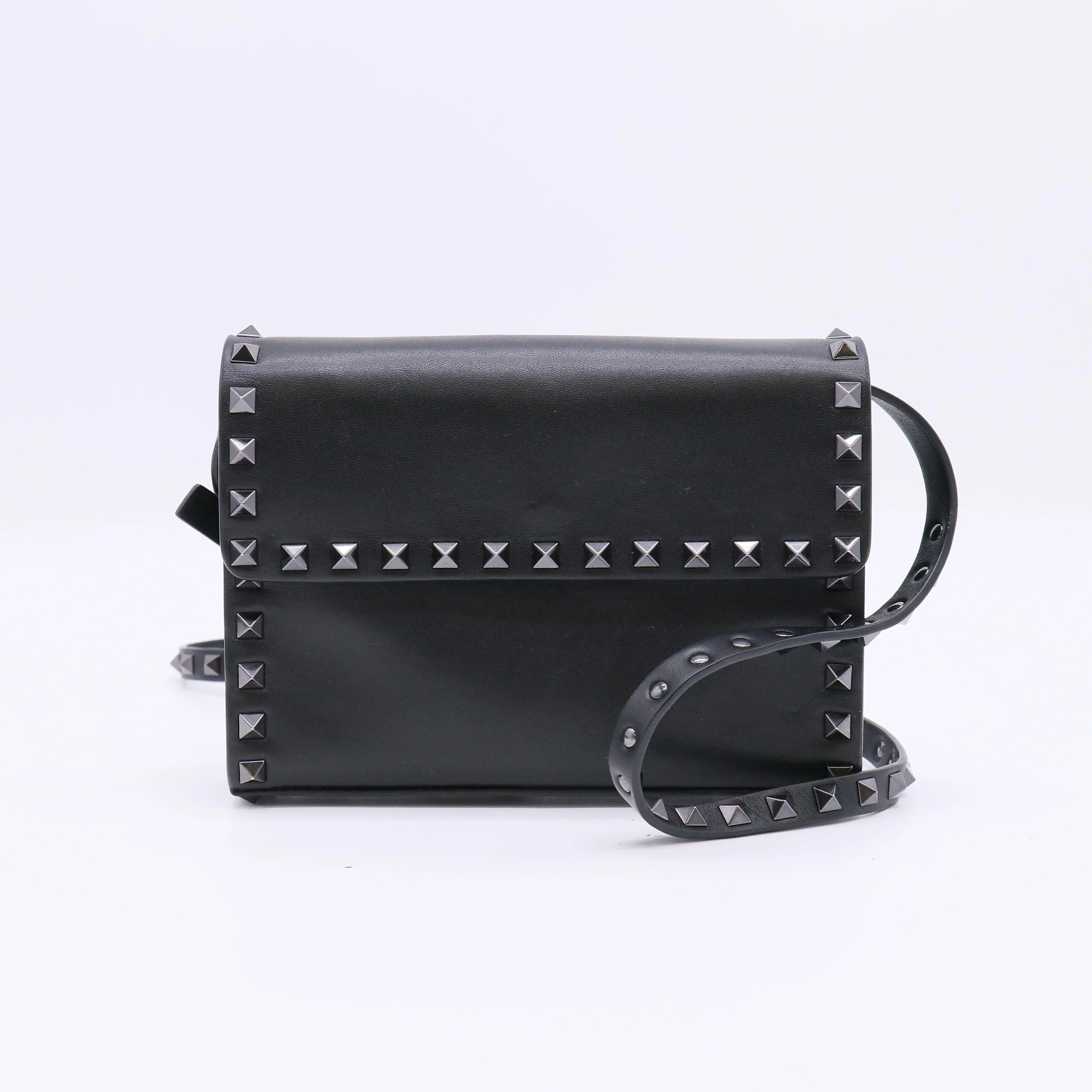 Pre-owned Valentino Leather Crossbody Bags Garavani Rockstud Smooth Flap Crossbody Bag B23045