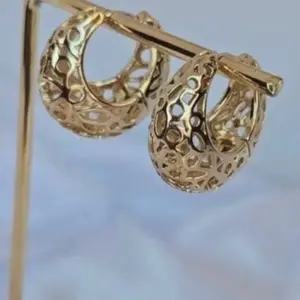 Aretes 968 for Woman Size Mediano - Gold Toned Earrings for Women