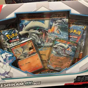 Reshiram ex Box
