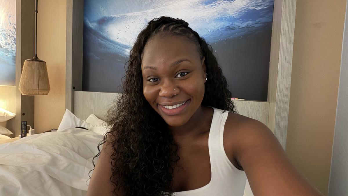 Item: Half Wig, 250%, 24 inch