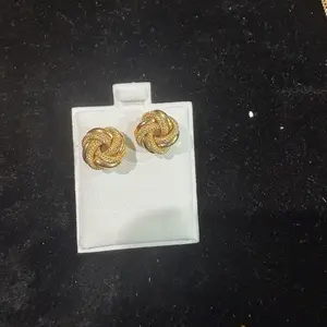 Aretes de Earrings - Gold Color Knot Design Stud Earrings for Women - Elegant and Stylish Accessory