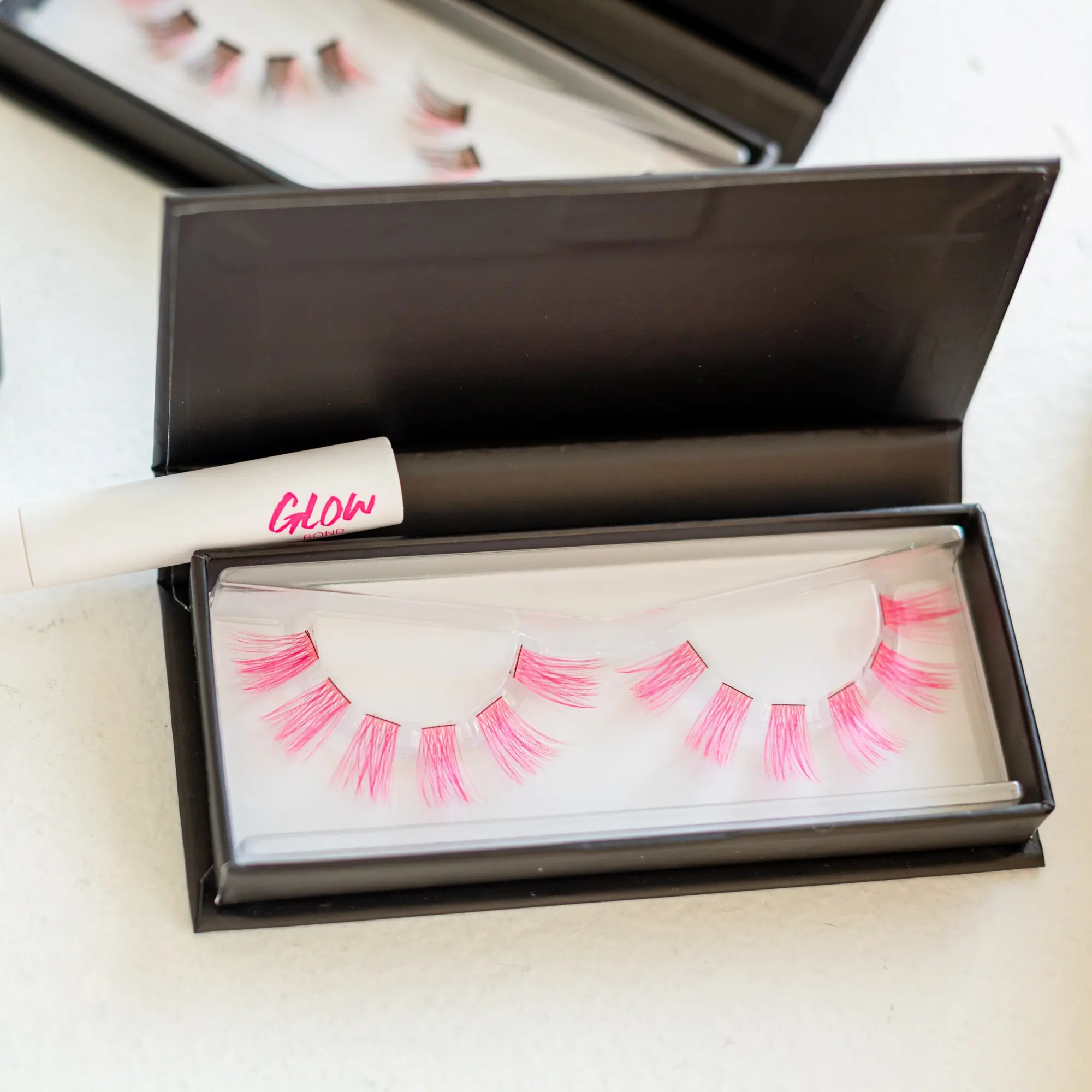 Rave Lashes Eyelashes Makeup glow under blue light Lash Extensions