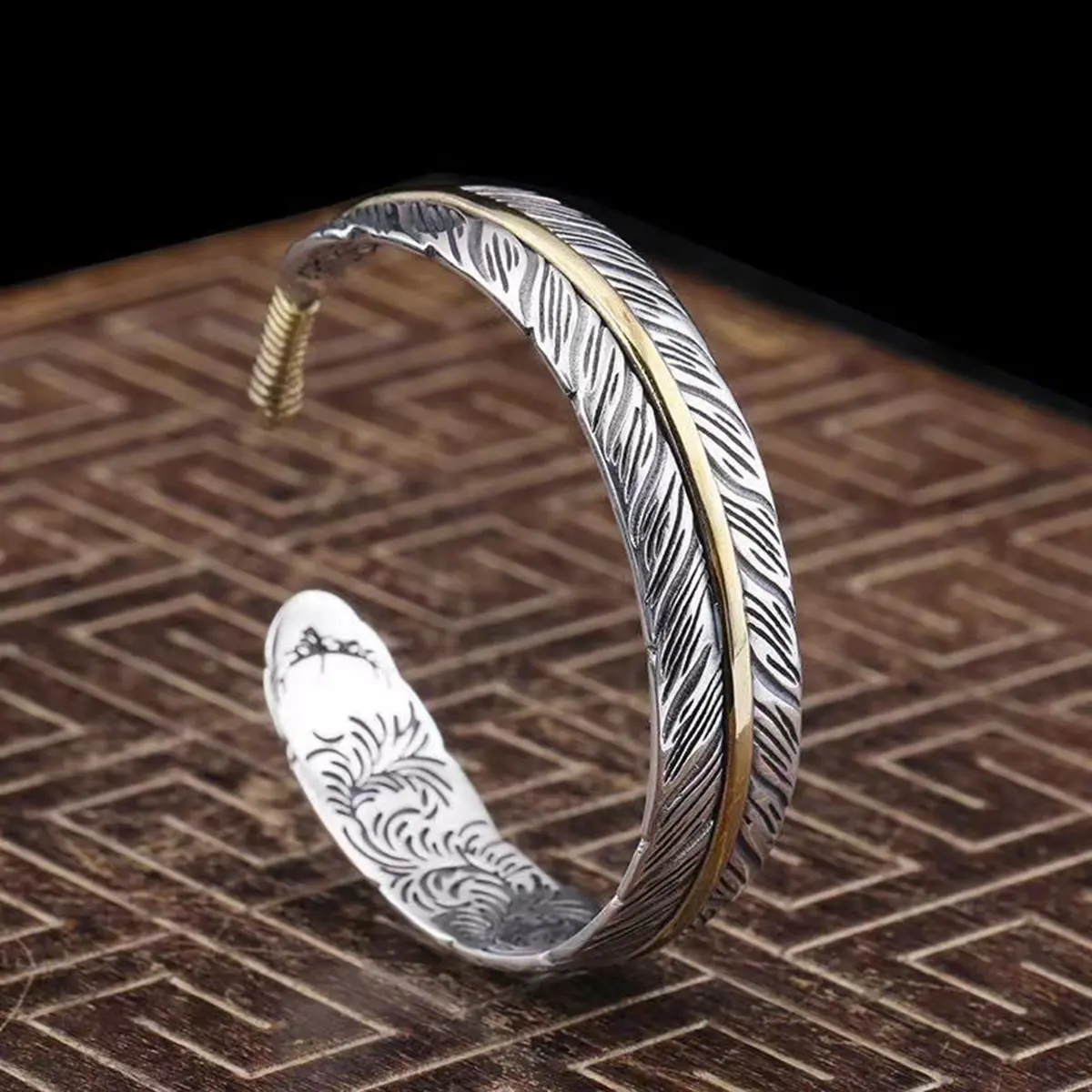 Men's Retro Open Mouth Bracelet With Personalized Feather Pattern, Fashionable Stackable Wrist Accessories Suitable For Both Men And Women