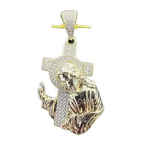 Dije Jesús Con la Cruz Perfect for Daily Use in a Beautiful Design