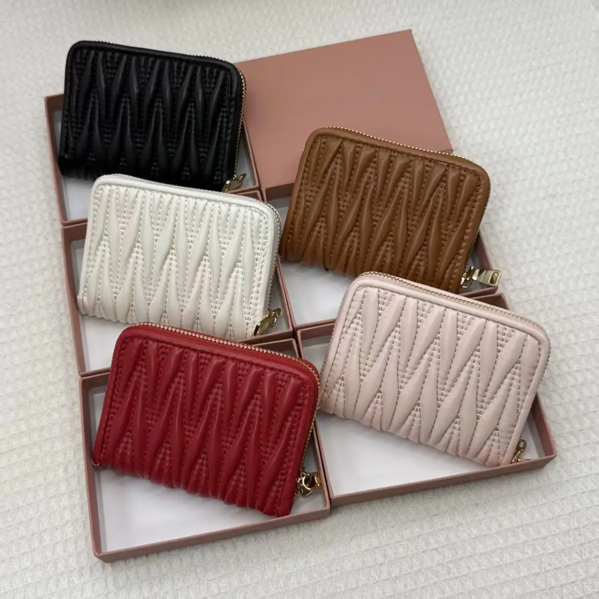 Minimalist Sculptural Ruched Stitch Zip Card Wallet Ladies Premium Soft Smooth Leather Multi Compartment Mini Coin Purse Low Profile Textured Surface Portable Pocket Storage Organizer Lightweight Secure Closure Small Wallet For Office Business Date Prom