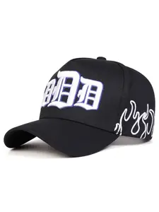 Unisex Gothic D Letter Flame Embroidery Lightweight Baseball Cap, Adjustable Fitted Sun Protection Hat for Spring & Fall Outdoor Travel, Embroidered Fitted Cap, Embroidered Caps