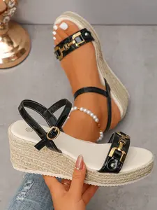 Ladies' wedge heel thick soled sandals with woven grass sole design and metal chain decoration, elegant and comfortable, suitable for both casual and formal occasions, fashionable beach sandals