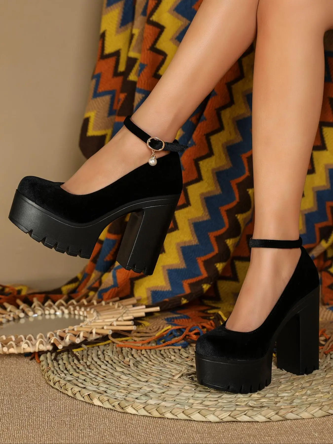 Women's Fashionable Solid Color Classic Faux Pearl Decorated Platform Pumps, Casual Round Toe Buckle Heeled Shoes for Daily Wear, Female All-match Med