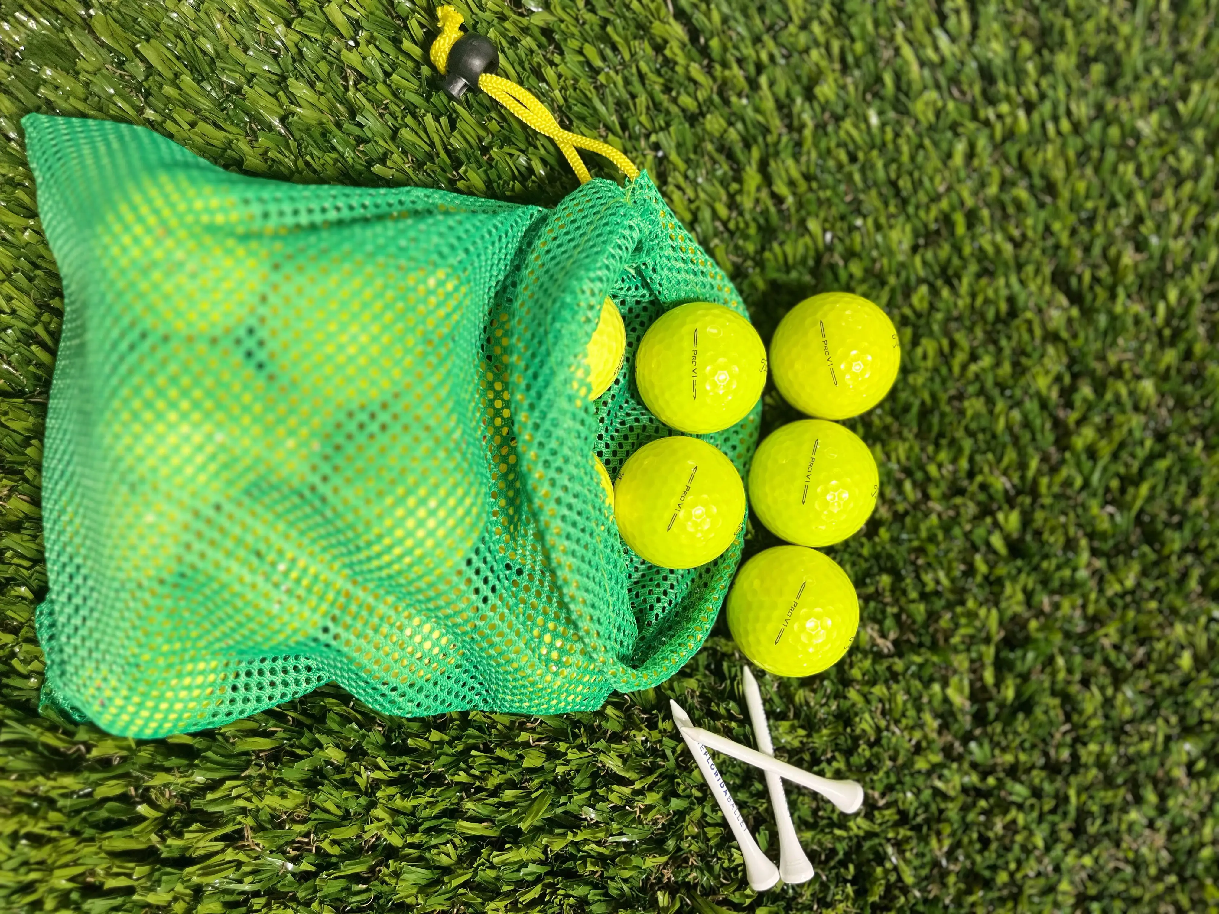 Titleist Pro V1 Yellow 2023 - Dozen in Mesh Bag
