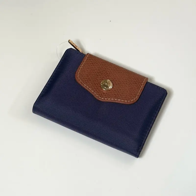Mini Wallet - Compact & Convenient Design for Everyday Use Fits Easily in Pockets Ideal for Small Items Practical & Stylish