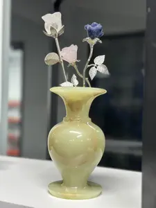 Kelsey(4248)gc.Vase of jade with roses of crystal