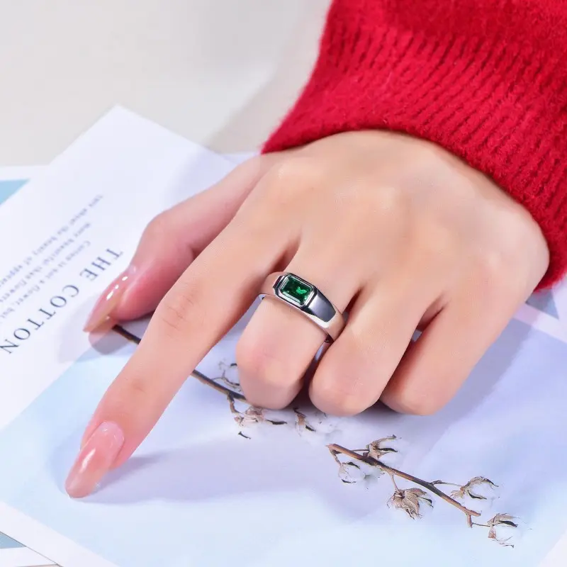 925 Sterling Silver Lab-Grown Emerald 1 Carat Men's Ring Fashionable Bold Boyfriend Ring