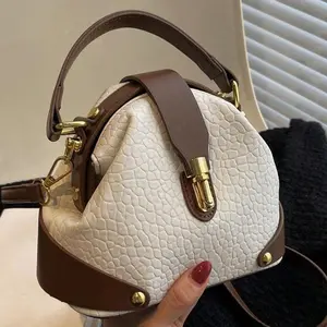 Fashionable women’s crossbody bag, niche shell bag, refined compact handbag, luxury high‑end shoulder bag, small women’s crossbody bag, stylish multifunctional handbag, color‑block commuter crossbody bag, cute bag, ideal gift for women for holidays and bi