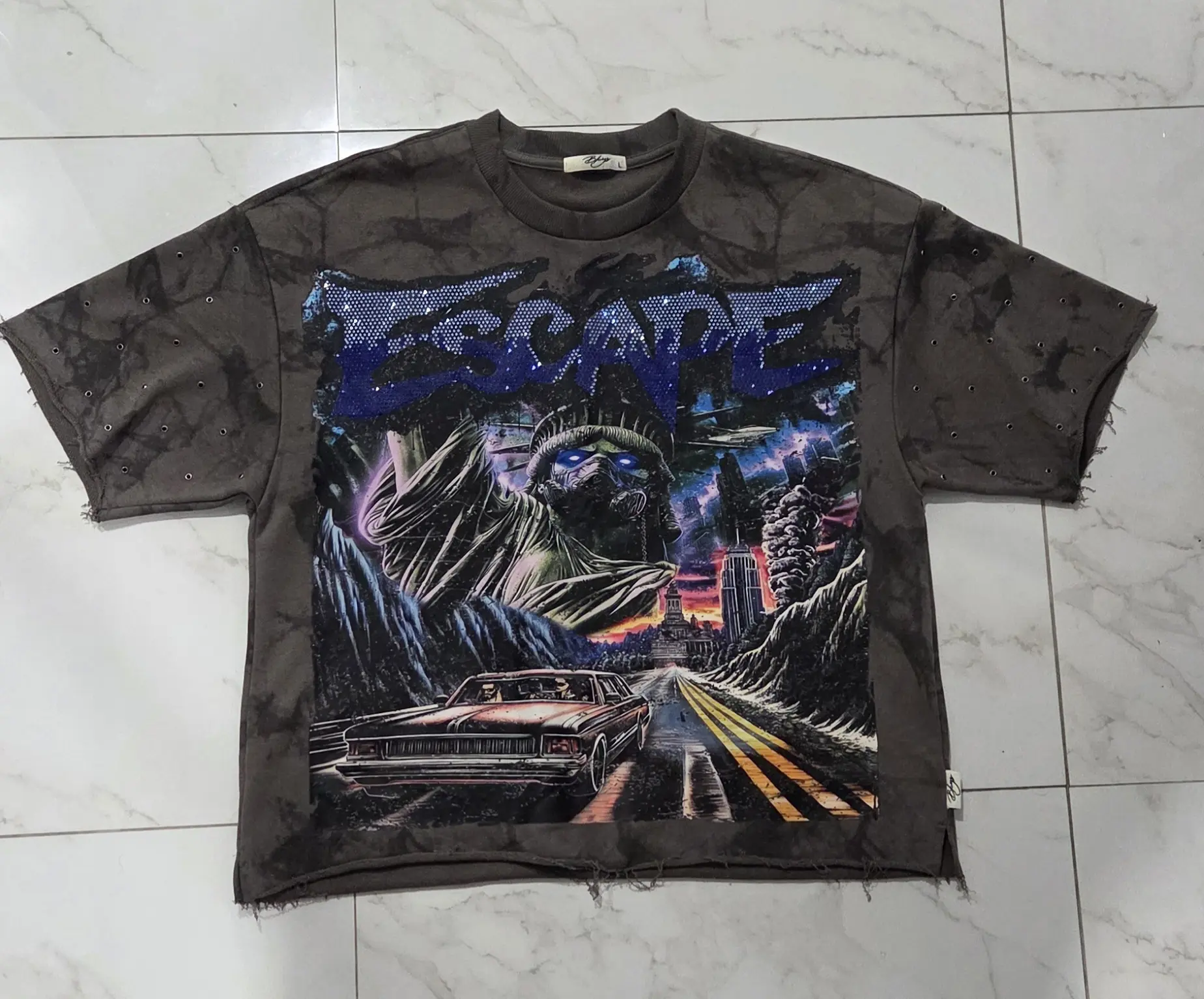 Pulover de caja Cotton Graphic Tee with Vibrant Landscape Print and Classic Car Design for Men