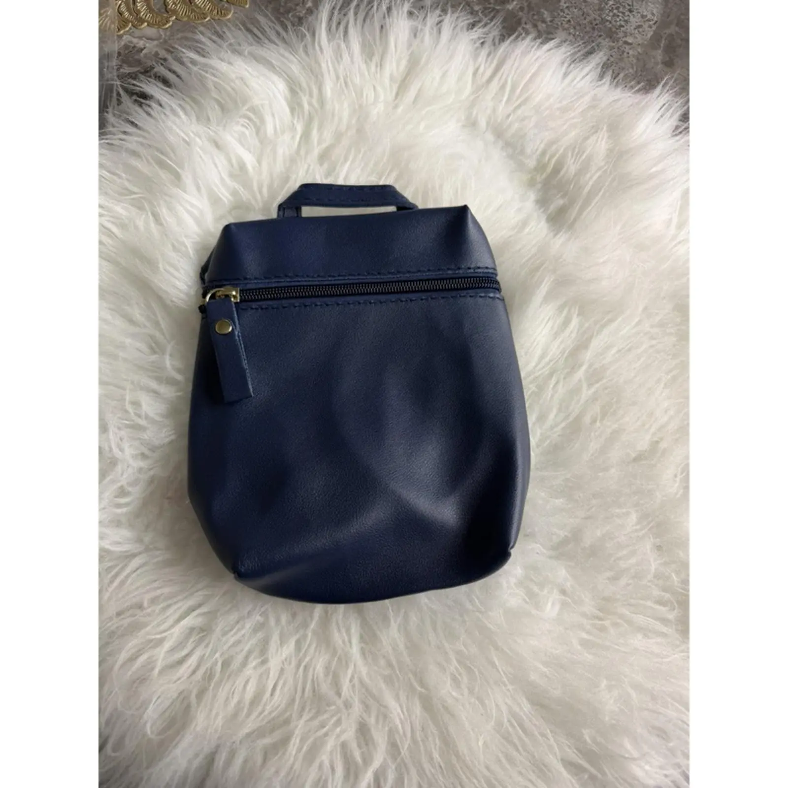 Elegant Navy Blue Handbag with Zipper Closure and Handle for Everyday Use