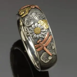 Vintage-Inspired Dragonfly Sunflower Pattern Band Ring Unique Anniversary Engagement Wedding Band with Delicate Filigree Details Comfort Fit and Durable Construction Perfect for Romantic Occasions and Everyday Wear