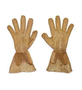 Flared chainmail gloves