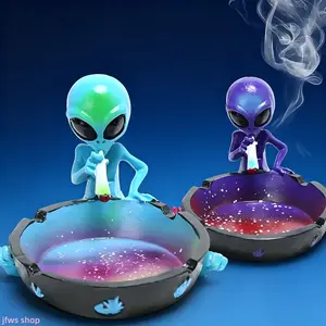 New Creative Martian Astronaut Ashtray Decorative Resin Sculpture For Home Living Room Hotel Office Desk Ornament Light Luxury Unique Alien Figurine Gift US Design