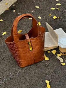 A Fashionable and Luxurious Crocodile Pattern Decoration with Retro Style Metal Buckle, Large Capacity Two Handed PU Handbag, Bucket Bag, Wear-resistant and Splash Proof for Women's Daily Commuting and Shopping