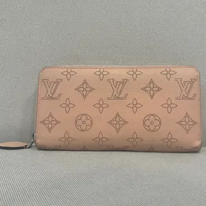 Pre-owned Louis Vuitton leather Small Leather Goods Mahina Zippy Wallet