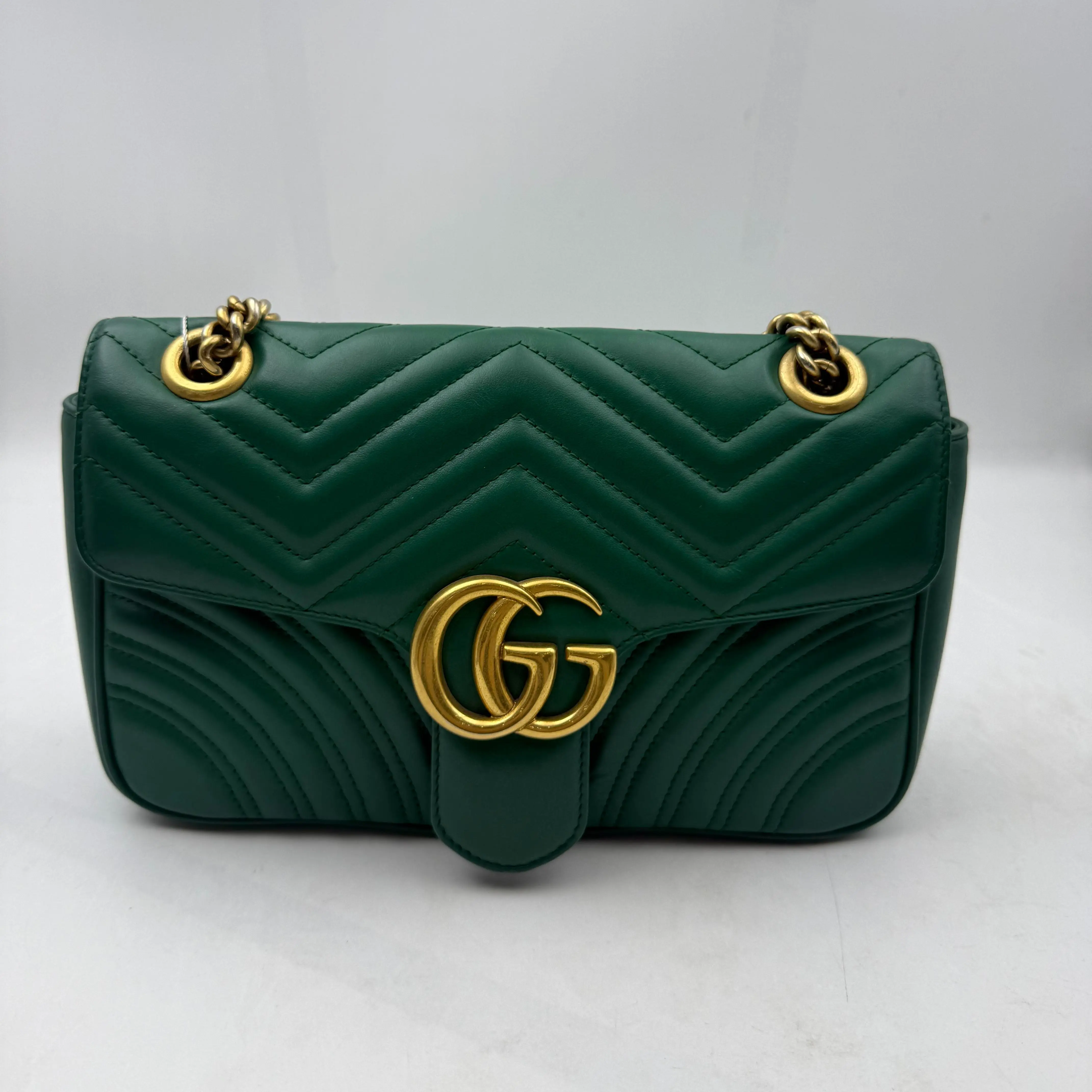 Pre-owned GUCCI Authentic Vintage Forest Green Chevron Quilted Leather GG Marmont Flap Crossbody Purse