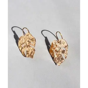 Kairi 18k Gold Plated Earrings w. Oversized Fall Leaf | Minimalist Chic