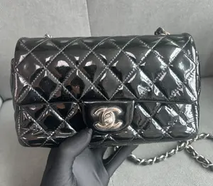 Pre-owned CHANEL patent mini SN18