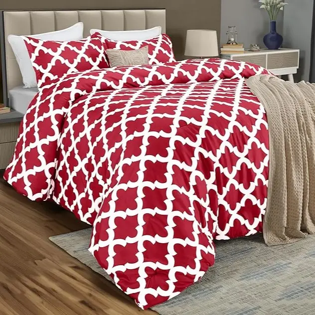 Quatrefoil Red