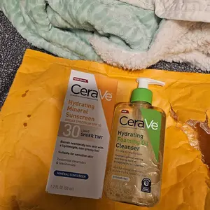 Product Review of CeraVe Sheer Tint Hydrating Mineral Sunscreen SPF 30 from B**a