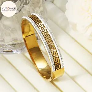 Gold filigree pattern bracelet