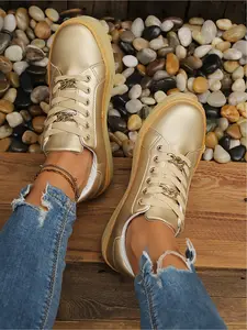 Women's low-top sneakers with laces and gold chain, suitable for commute and daily dating