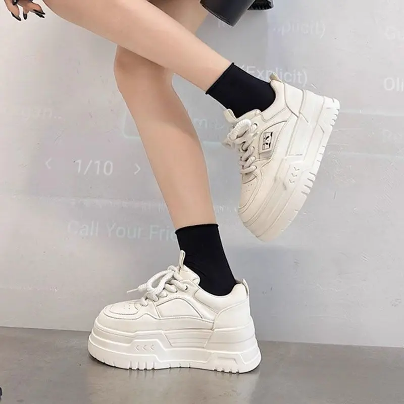 Ultra-Light Chunky Platform Sneakers in Pure White – Elevated Sole Design for Height Boost & All-Day Comfort, Perfect for Urban Commute or Casual Outfits