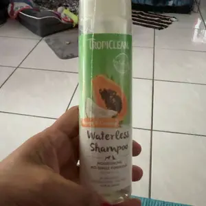 TropiClean Papaya & Coconut Waterless Shampoo for Dogs & Cats