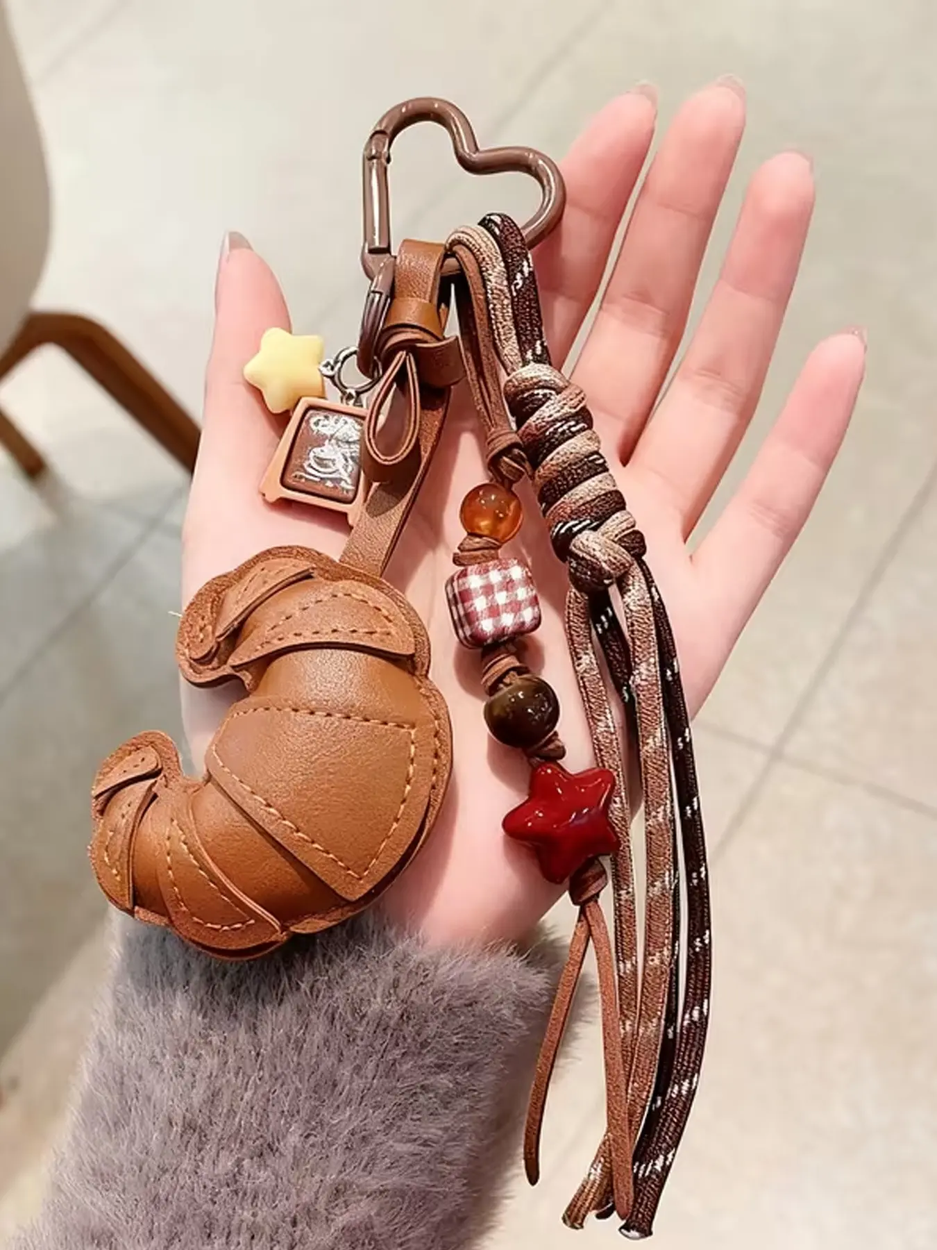 Brown Tone Pu Croissant Keychain｜Vintage Forest Style, 3d Stitching, Beaded, Star Bead Decoration, Can Be Used On Bags Or Keys, Suitable For Commuting / Sweet And Cool Girl Daily Outfits, Keychain Kawaii, Pu Leather Keychain, Cute Keychain